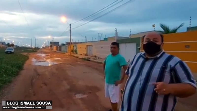 Vereador Gideon Ismaias fiscaliza ruas do conjunto Alto das Brisas durante as chuvas