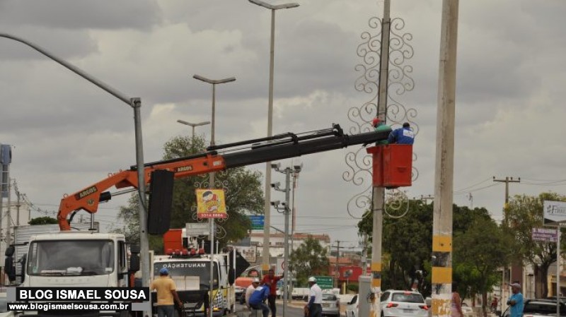 Avenida Presidente Dutra recebe decoraÃ§Ã£o natalina