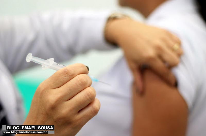 Saúde autoriza imunização da população geral por idade e antecipa vacinação de trabalhadores da educação