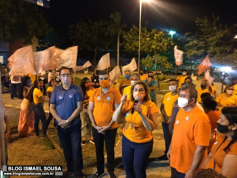 ClÃ¡udia e Dr. Daniel fazem campanha no bairro Santo AntÃ´nio