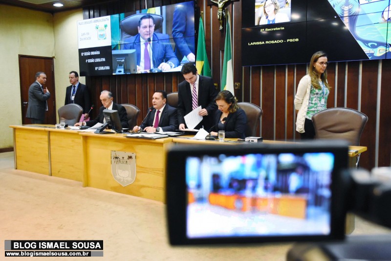 Deputados derrubam veto do Governo e inativos da UERN serÃ£o pagos pela folha