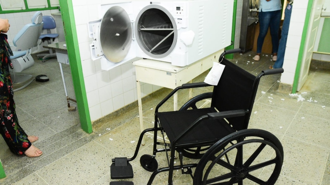 Prefeitura de Mossoró entrega autoclaves e cadeiras de rodas em Unidades Básicas de Saúde