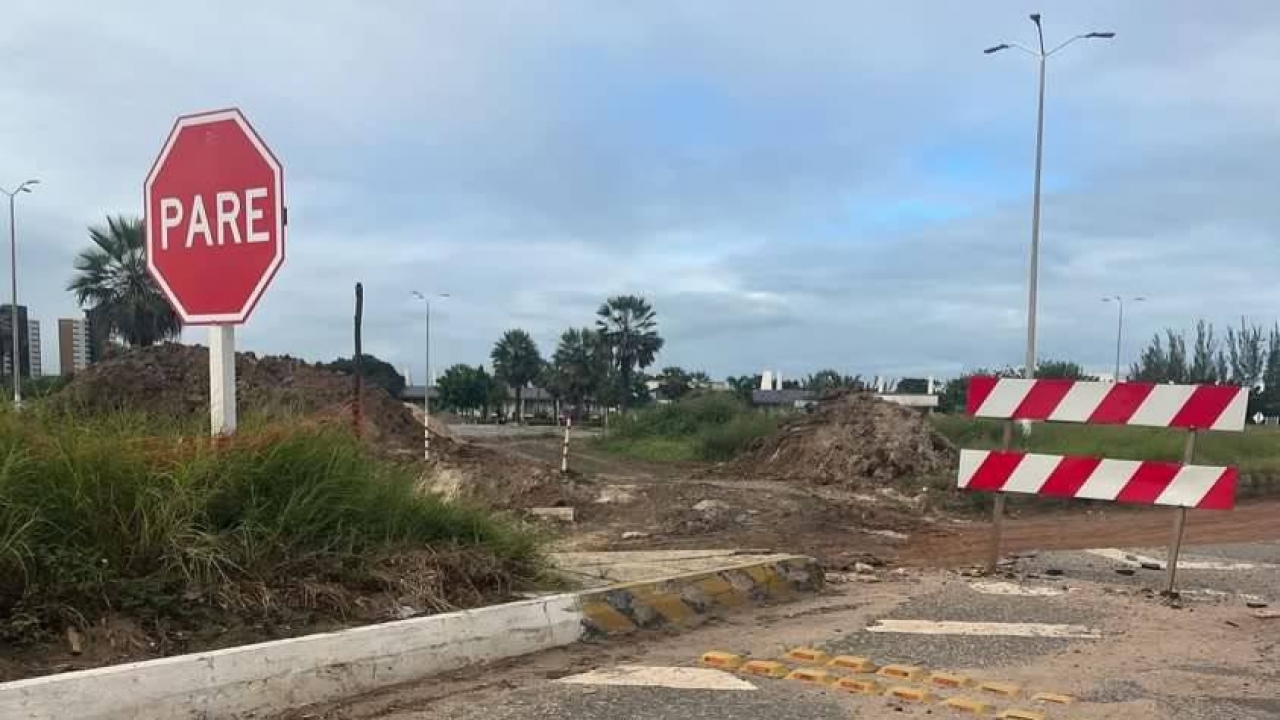 Paralisação de obras na rotatória do Thermas em Mossoró tem causado transtornos 