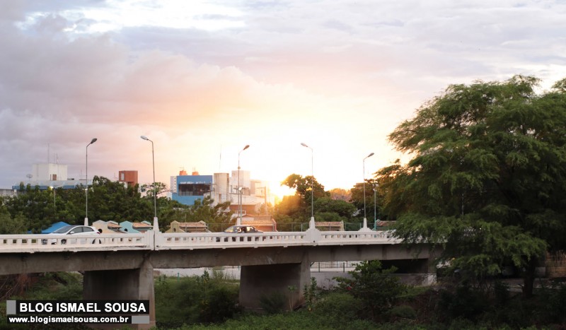 Segundo IBGE, MossorÃ³ possui uma populaÃ§Ã£o de 295.619 mil habitantes