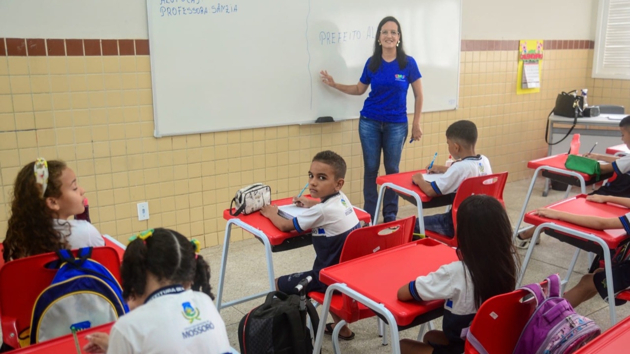 Escola Municipal Izabel Fernandes é entregue revitalizada à comunidade do Ouro Negro