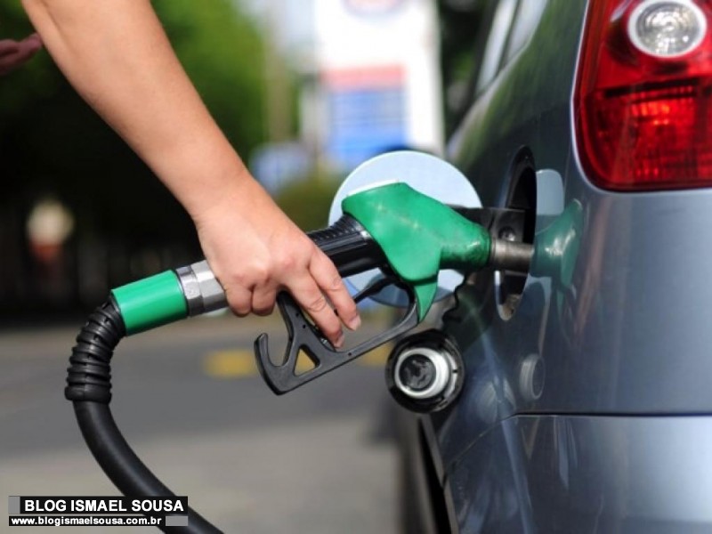 Petrobras reduz preÃ§o da gasolina nas refinarias em 3,2%