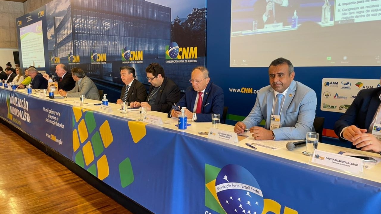 Prefeitos se reúnem em Brasília para reivindicar aumento do FPM