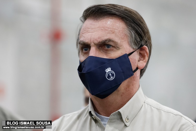 Presidente Bolsonaro critica “romantização” da mídia em ação contra traficantes e parabeniza Polícia Civil do RJ