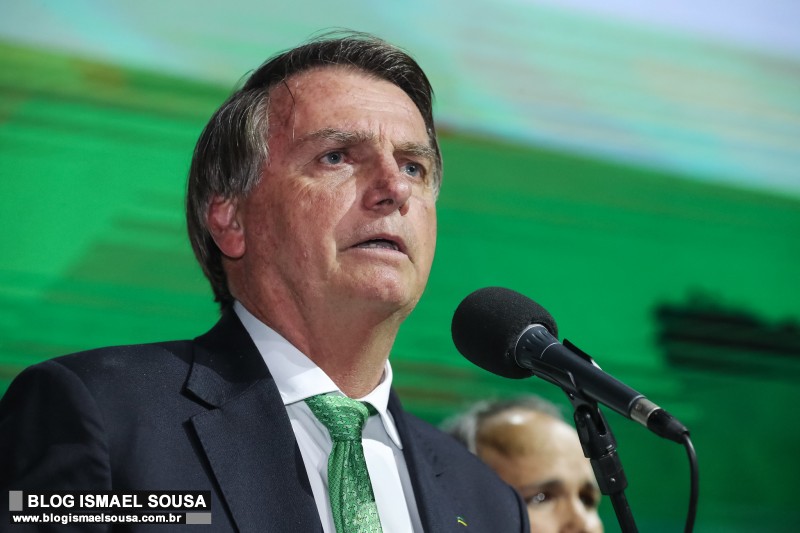 Bolsonaro anuncia salário mínimo de R$ 1.212 para 2022