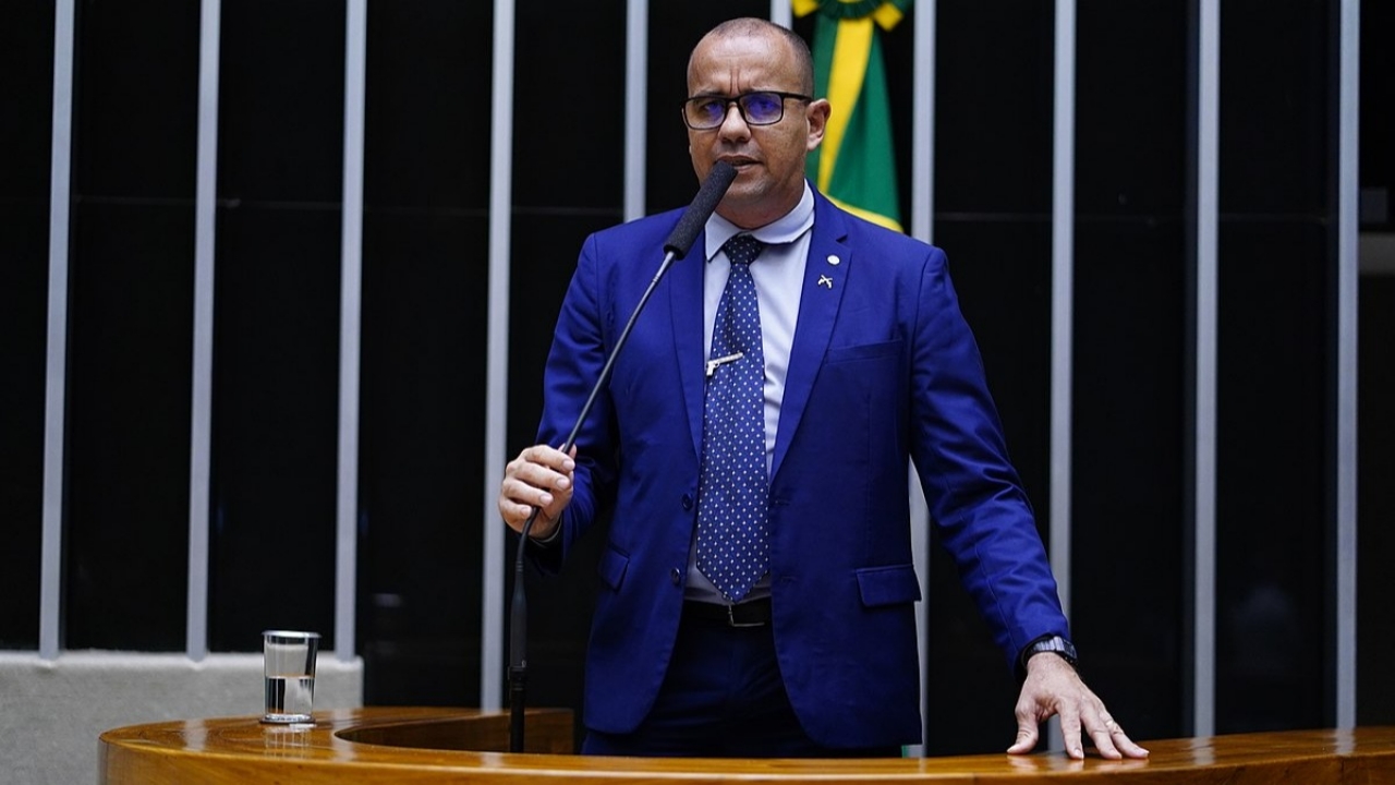 Sargento Gonçalves esclarece voto sobre igualdade salarial entre homens e mulheres