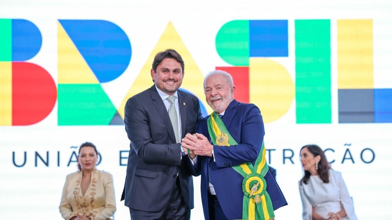 Ministro das Comunicações de Lula é indiciado pela PF por corrupção