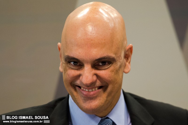 Ministro do STF censura revista CrusoÃ©