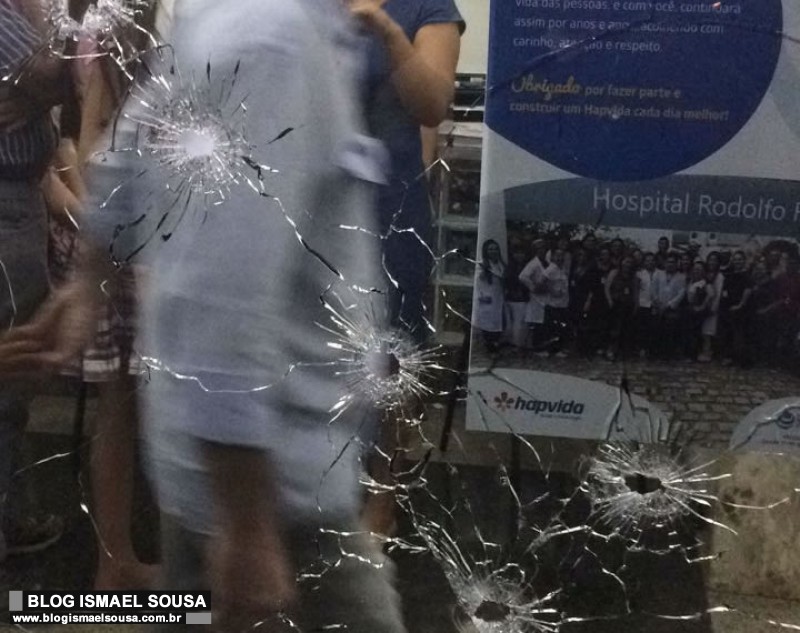 Assalto termina em tiroteio em frente Ã  Hapvida em MossorÃ³