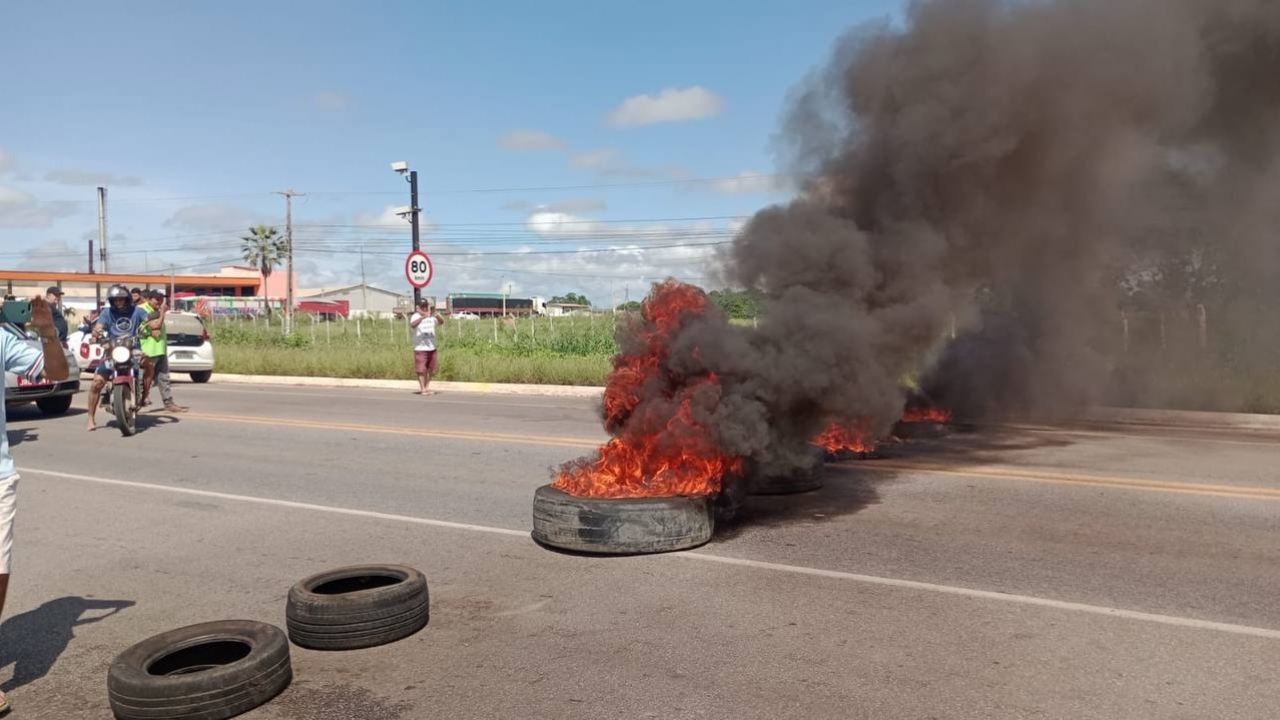 A situação do Nova Mossoró é crítica, mas queimar pneus e interditar a BR não é a melhor forma de se fazer protesto