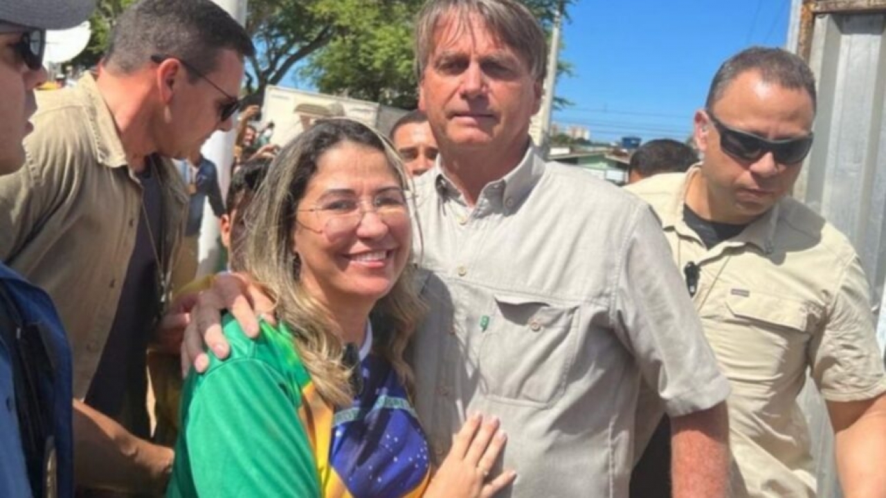 Mulher, evangélica e Bolsonarista, Clorisa vai marcar presença em ato com Bolsonaro e Michelle em Natal