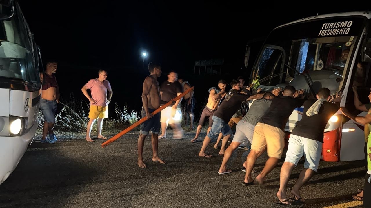 Jogadores de Grossos sofrem com transporte precário após partida em Macau