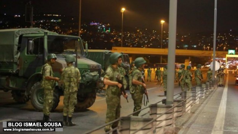 Grupo militar diz ter assumido controle na Turquia; governo nega