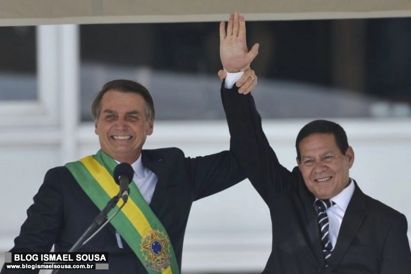 Por unanimidade, TSE nega cassação da chapa Bolsonaro-Mourão