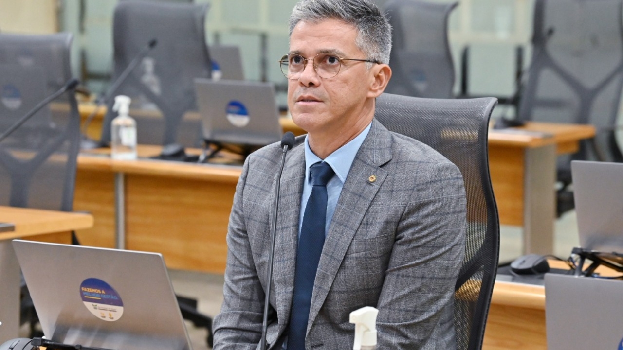 Azevedo critica regulamentação de aplicativos: 'Ameaça diretamente a fonte de renda dos motoristas'