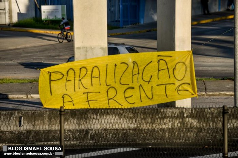 Caminhoneiros fazem paralisaÃ§Ã£o apÃ³s decisÃ£o do STF sobre frete