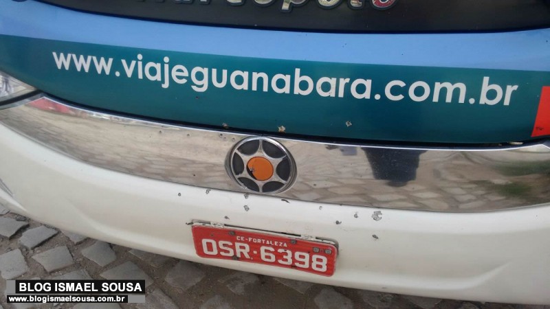 Ã”nibus da Guanabara Ã© interceptado e crivado de balas durante assalto na MaÃ­sa