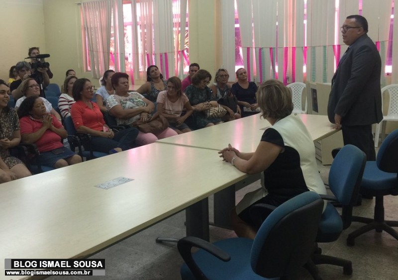 Rosalba empossa auxiliares e conversa com servidores da secretaria de SaÃºde