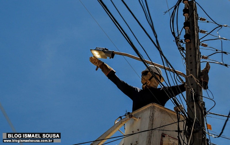 “Mossoró Iluminada” leva tecnologia das luminárias de LED para ruas do Abolição IV
