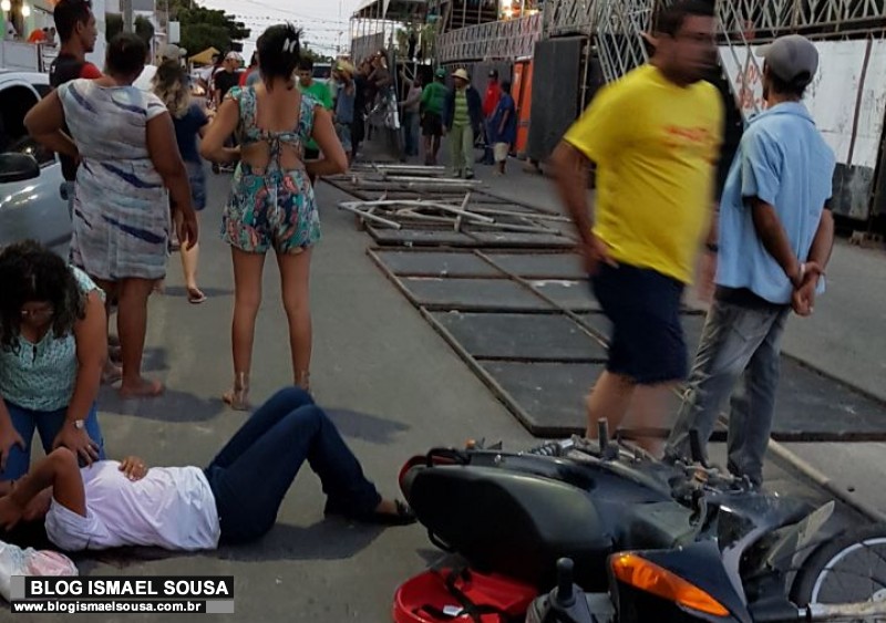 Parte de estrutura de camarote do MossorÃ³ Cidade Junina desaba e atinge motociclista