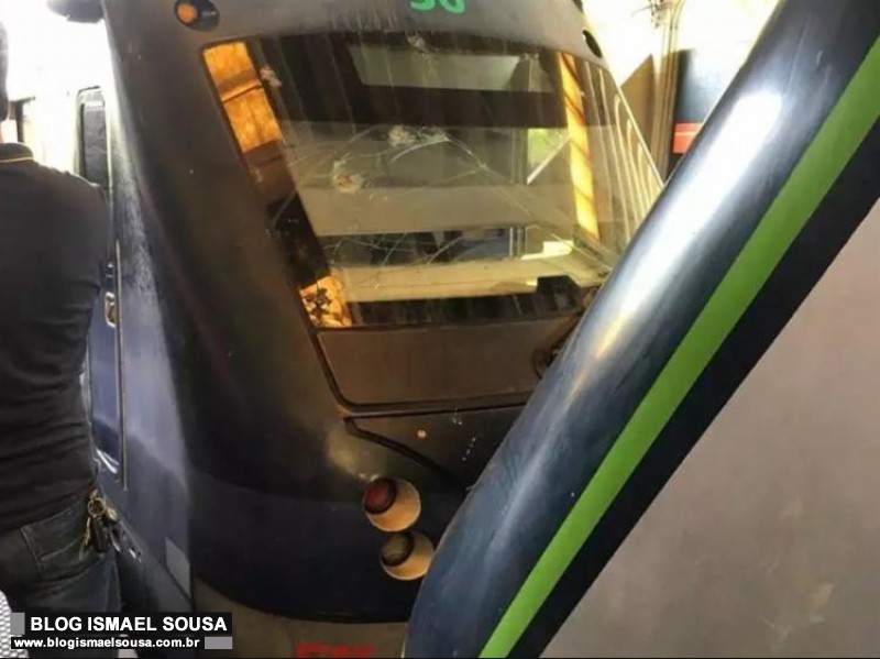 ColisÃ£o entre dois trens do metrÃ´ deixa dezenas de feridos em Recife
