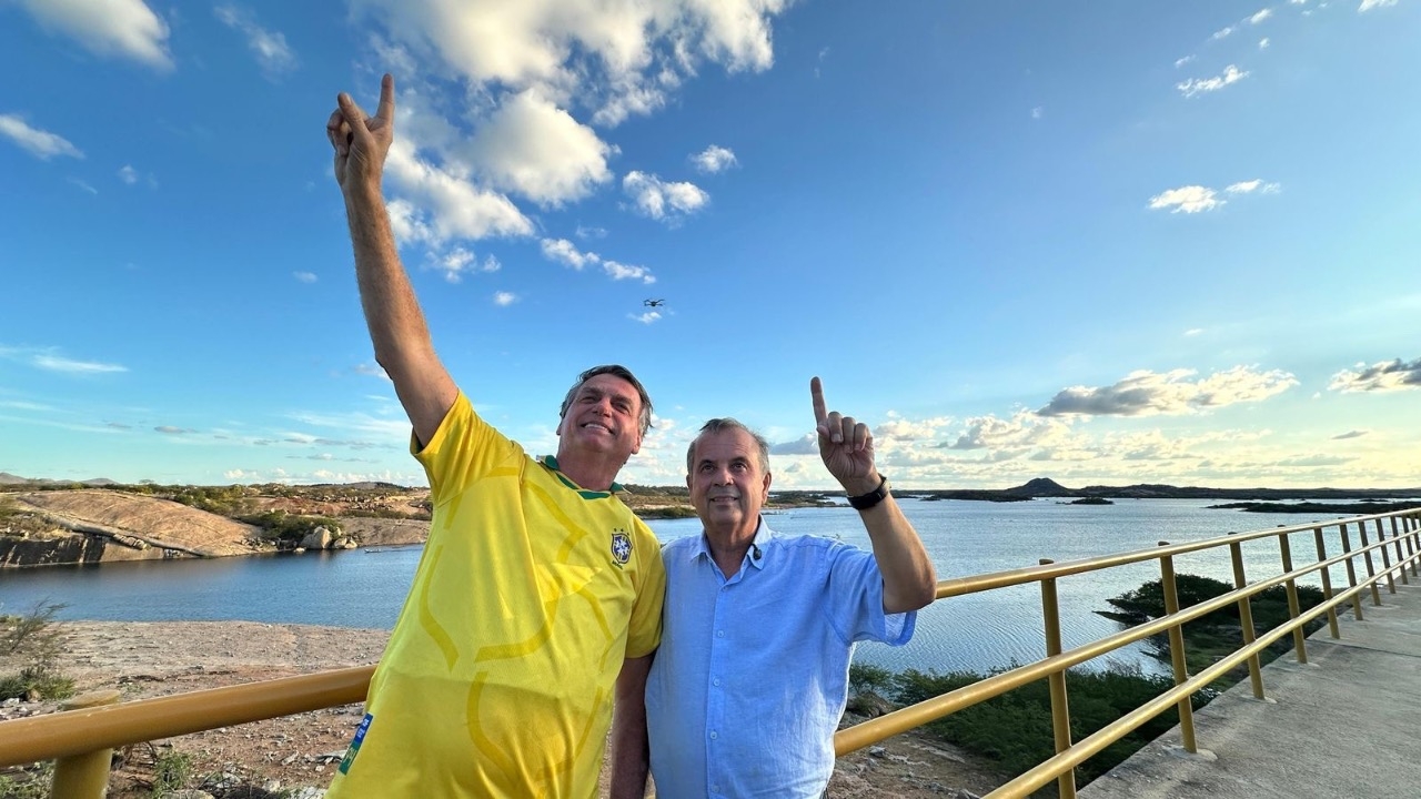 Bolsonaro visita Oiticica e destaca papel de Rogério Marinho na transposição Bolsonaro visita Oiticica e destaca papel de Rogério Marinho na transposição