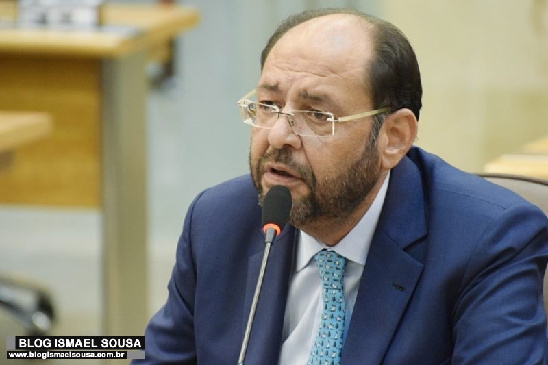 Gustavo Carvalho solicita do estado reparos na Avenida Leste Oeste em MossorÃ³