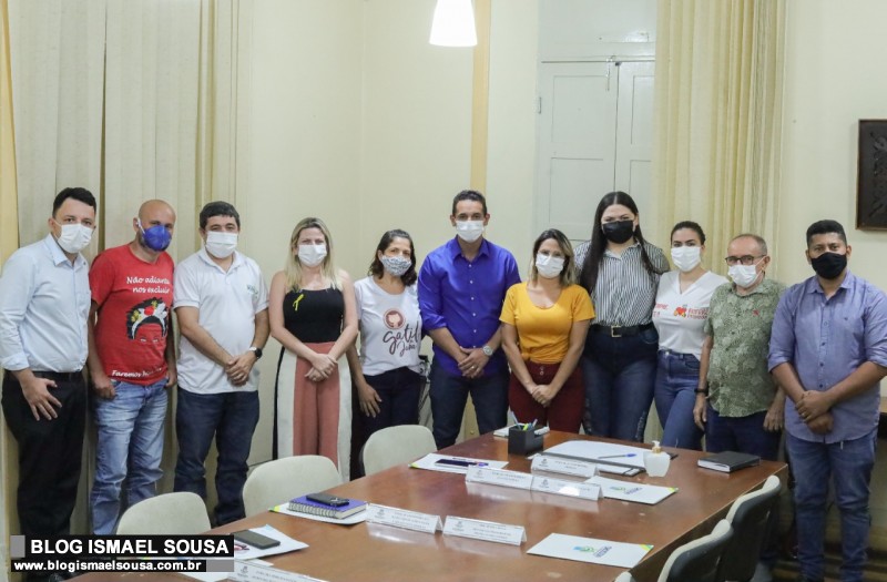 Allyson se reúne com protetores de animais 