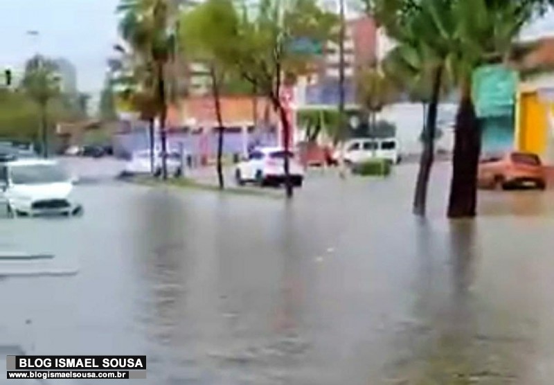 Primeira grande chuva do ano causa alagamentos em Mossoró