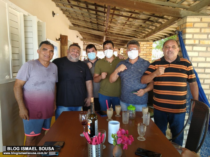 Vereadores Rosalbistas e Bezerristas reunidos em Tibau