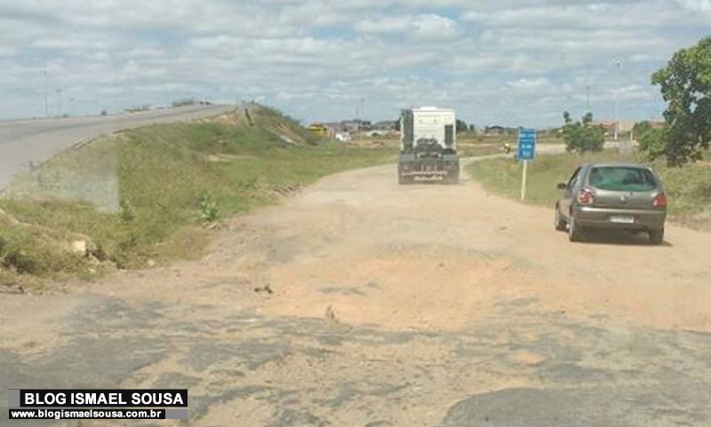 Acesso ao Complexo da AboliÃ§Ã£o pela lateral do viaduto do SumarÃ© estÃ¡ intransitÃ¡vel
