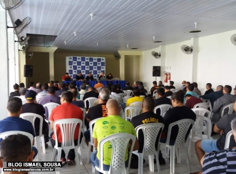 Policiais e bombeiros protestam contra assassinatos de PMs pela valorizaÃ§Ã£o da categoria
