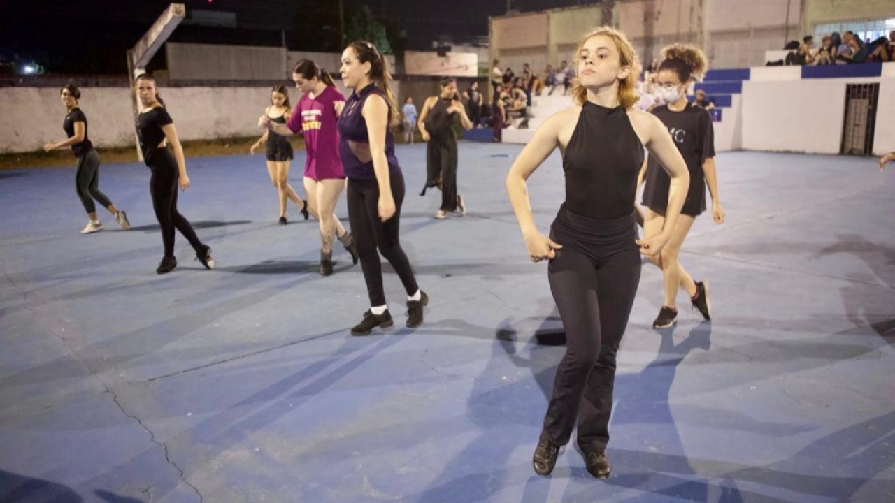 Elenco se prepara para o espetáculo Auto da Liberdade 2023