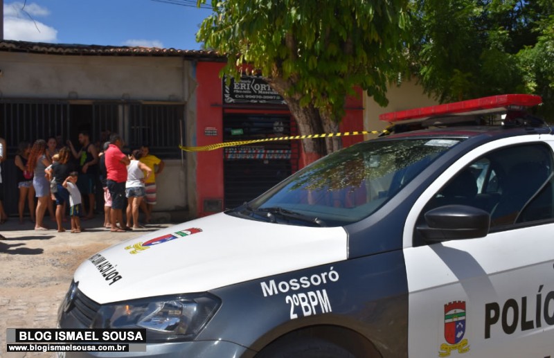 Jovem Ã© assassinado dentro de barbearia no bairro Boa Vista