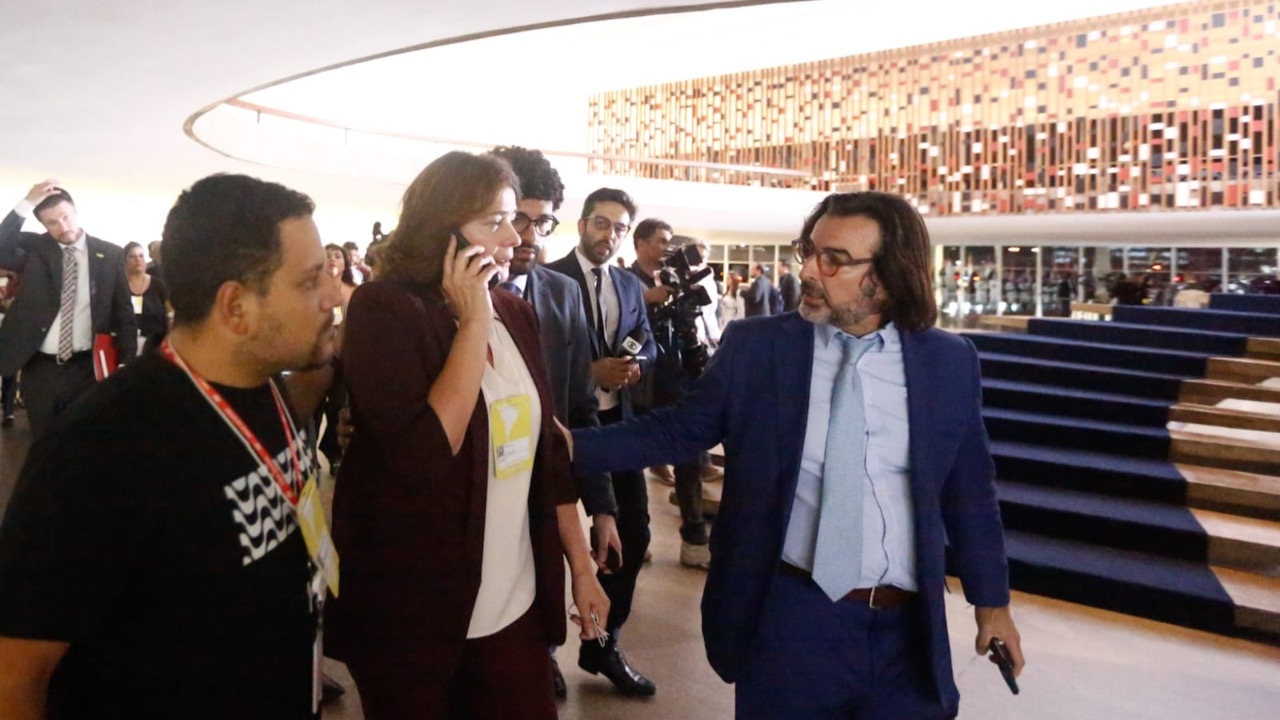 Jornalista Delis Ortiz, da TV Globo, é agredida por seguranças de Maduro