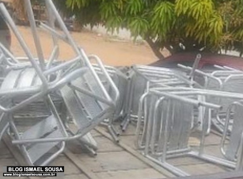 Cadeiras que haviam sido furtadas da Praça da Convivência são recuperadas pela GCM