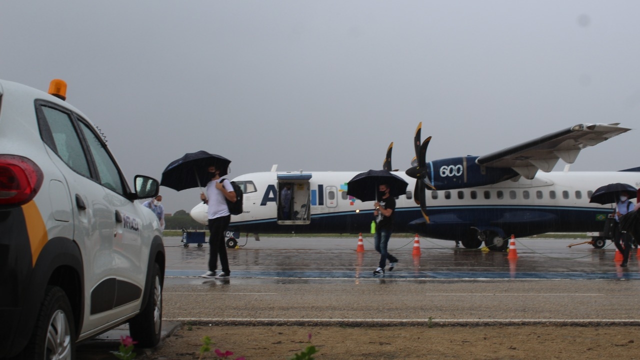 Avião da Azul enfrenta dificuldade para pousar por conta do mau tempo em Mossoró