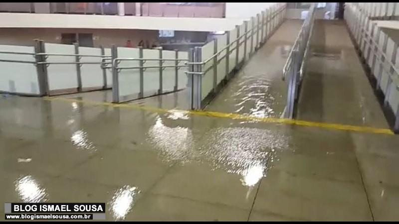 VÃ­deo: RodoviÃ¡ria de MossorÃ³ fica completamente alagada