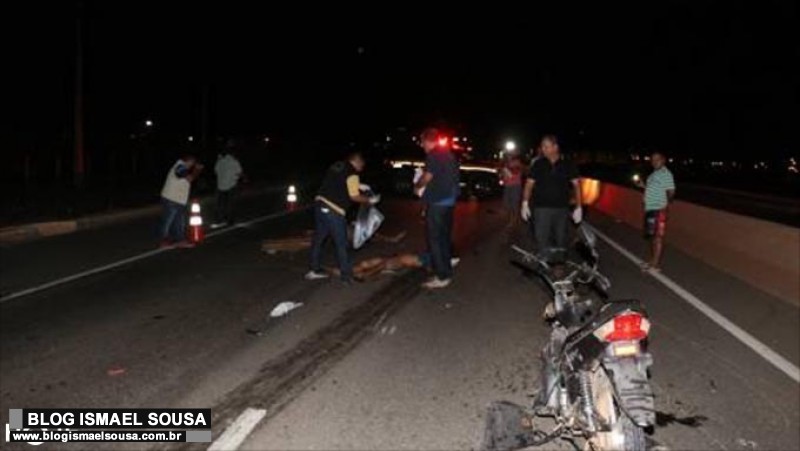 ColisÃ£o entre carro e moto deixa dois mortos no Complexo ViÃ¡rio AboliÃ§Ã£o (BR-304)