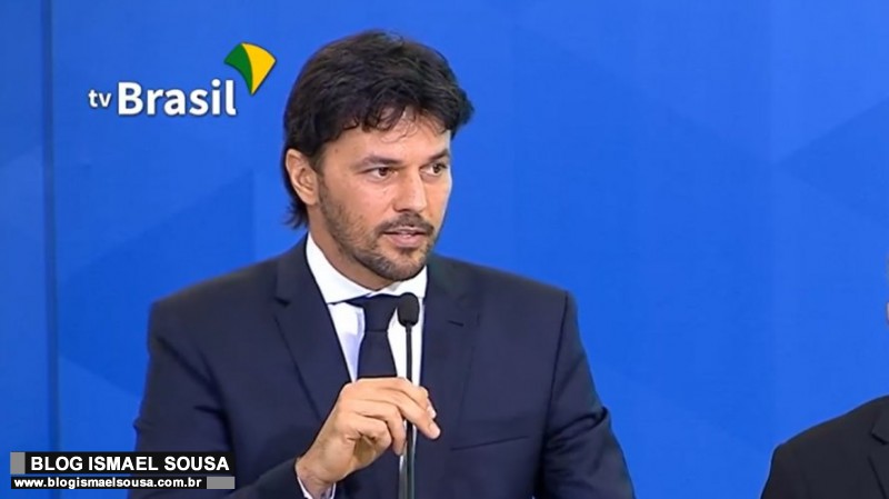 Ministro FÃ¡bio Faria testa positivo para CoronavÃ­rus