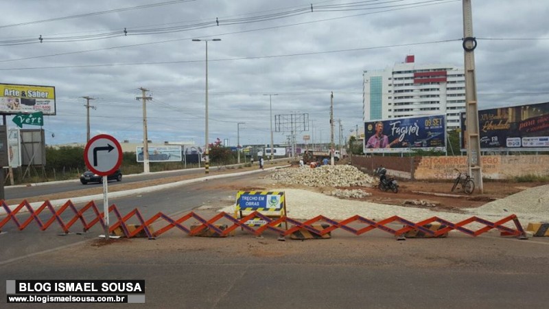 Prefeitura inicia obras de recuperaÃ§Ã£o da pavimentaÃ§Ã£o na Avenida JoÃ£o da EscÃ³ssia