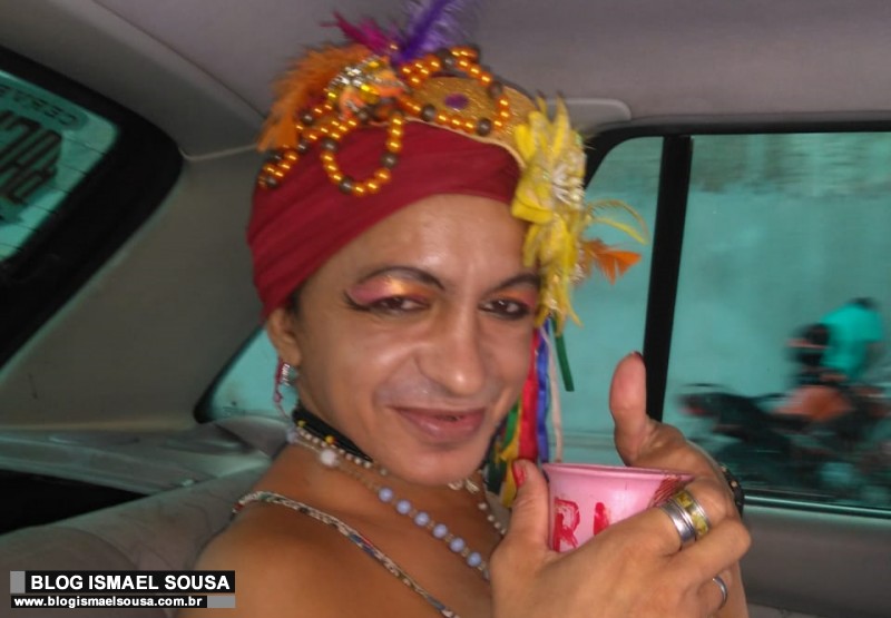 Bia Beatriz Ã© socorrida para o HRTM apÃ³s cair em bar de MossorÃ³