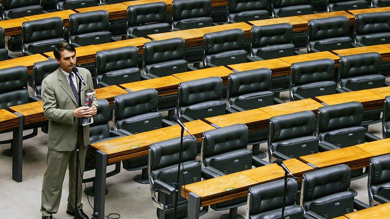 Bolsonaro novamente contra o sistema