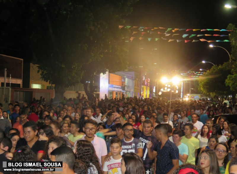 Milhares de fiÃ©is participam da 12Âª ediÃ§Ã£o da Marcha para Jesus em MossorÃ³