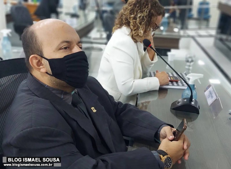 Vereador Gideon Ismaias solicita instalação de academia da terceira idade no bairro Pintos