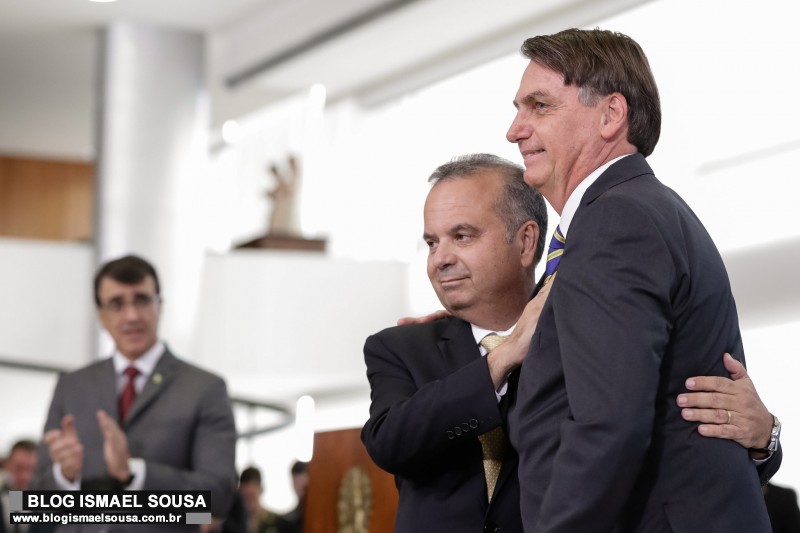 RogÃ©rio Marinho toma posse como ministro em solenidade repleta de polÃ­ticos do RN